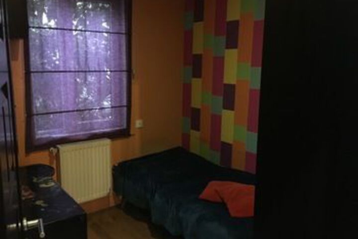 Room 5 of 9