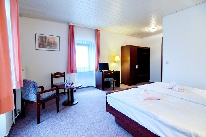 Room 10 of 29