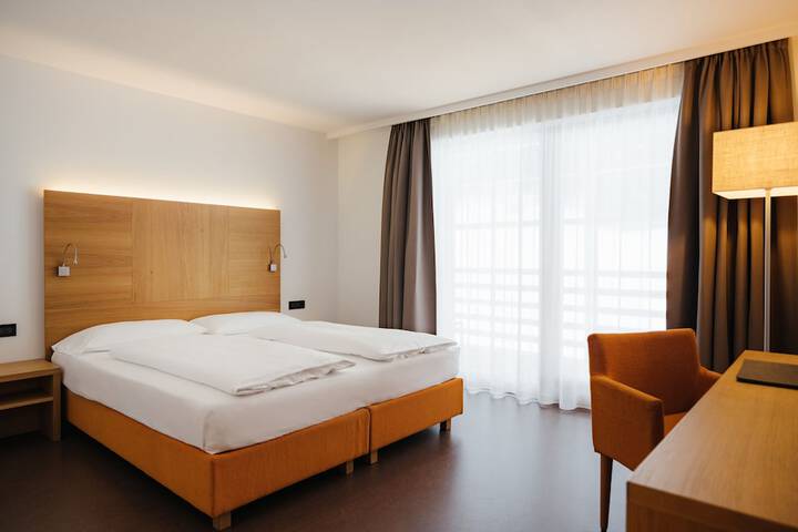 Room 5 of 43