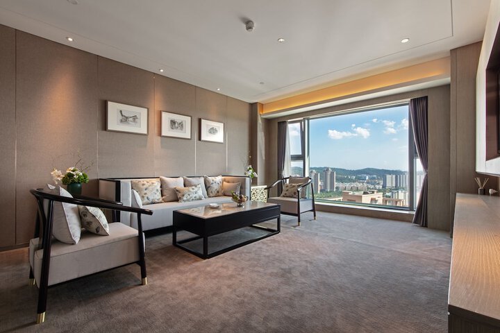 Room 4 of 42