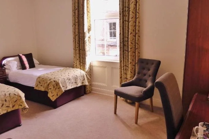 Room 4 of 11