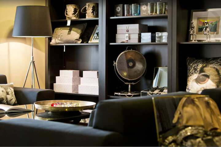 Guest Lobby