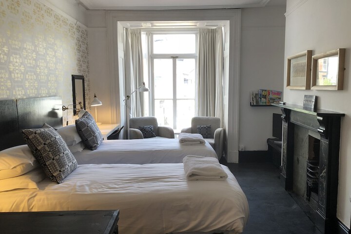 Room 11 of 25