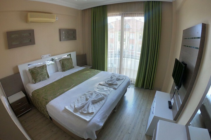 Room 14 of 32