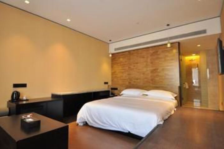 Room 16 of 27