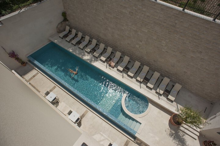 Pool 39 of 69