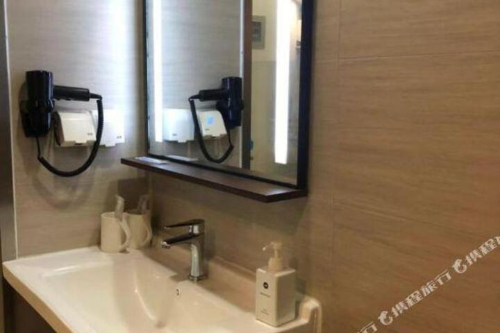 Hanting Hotel (Qingdao Development Zoone Shangdong University of Science and Technology)