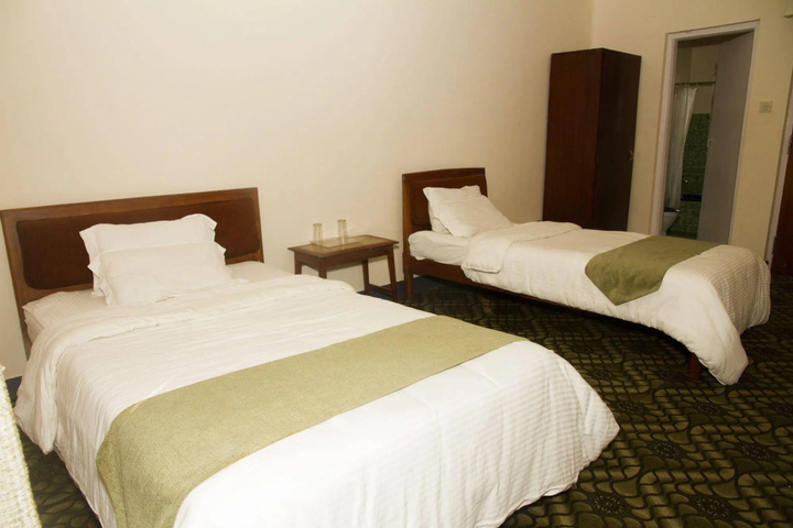 Room 5 of 9