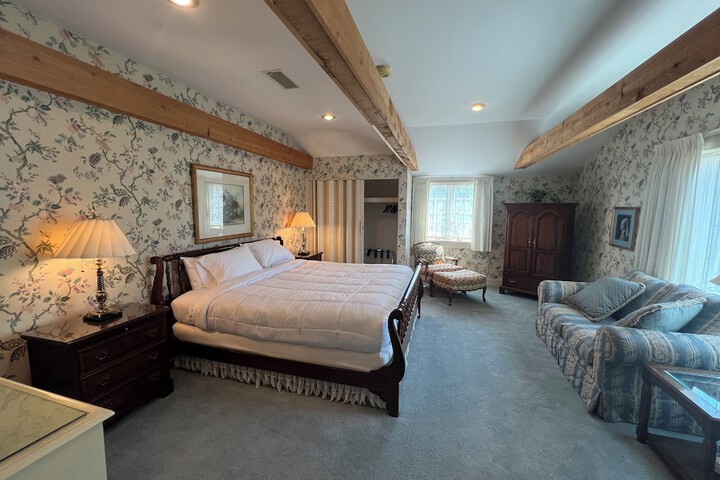 Room 11 of 84