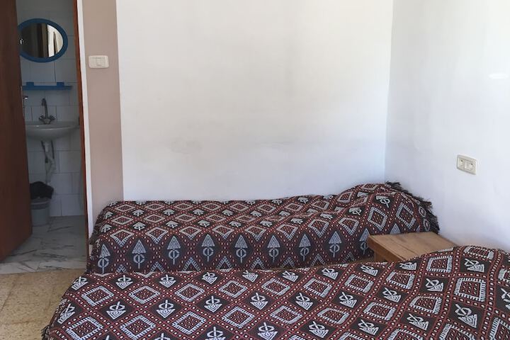 Room 18 of 18