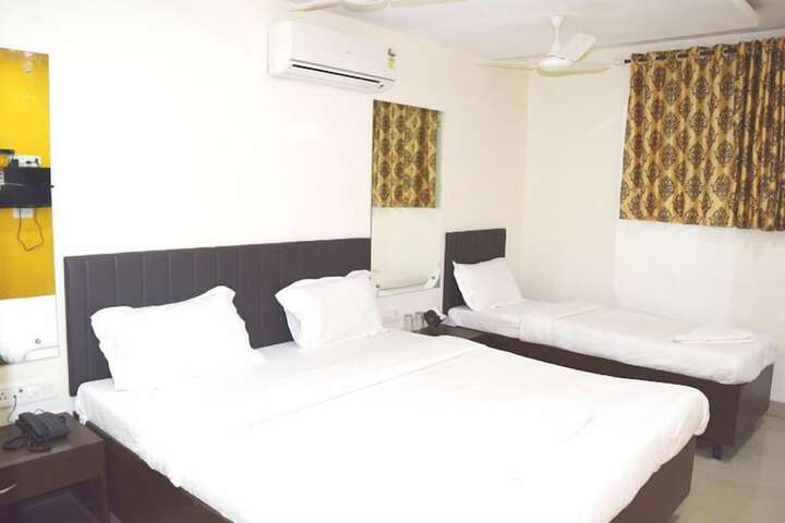 Room 12 of 25