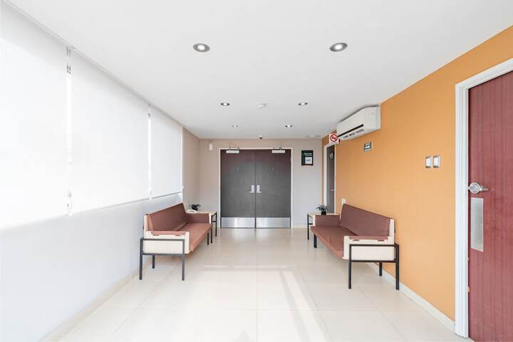 Room 10 of 28