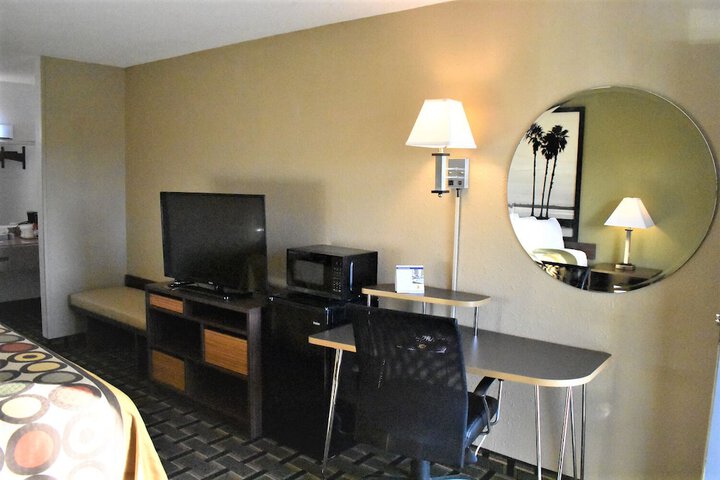 1 King Bed (8 of 9)