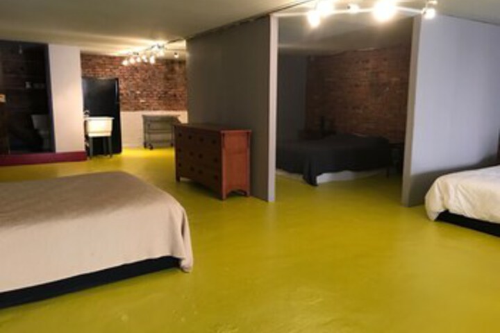 Room 53 of 60