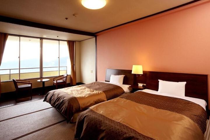 Room 12 of 27