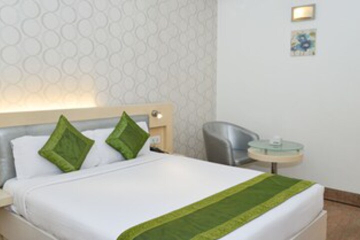 Room 8 of 27
