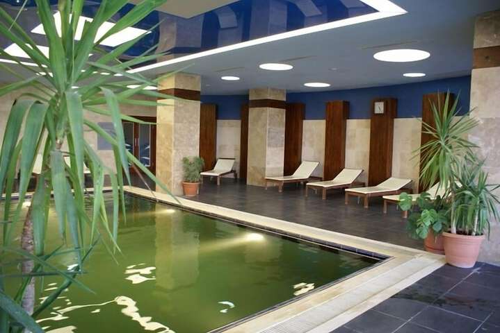 Pool 29 of 49