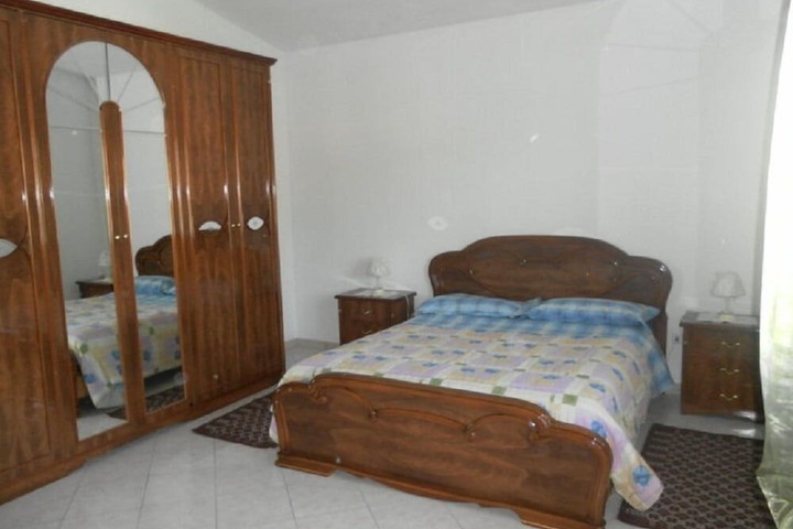 Room 6 of 34