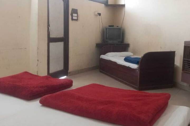 Room 14 of 33