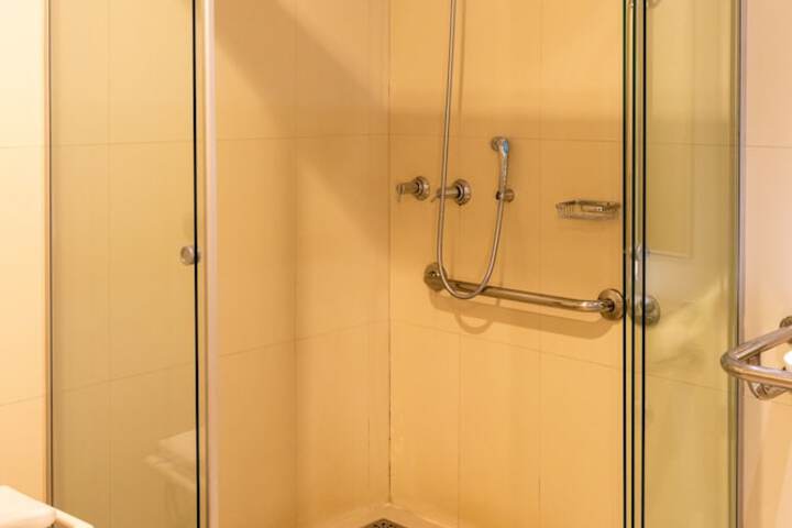 Room 106 of 183
