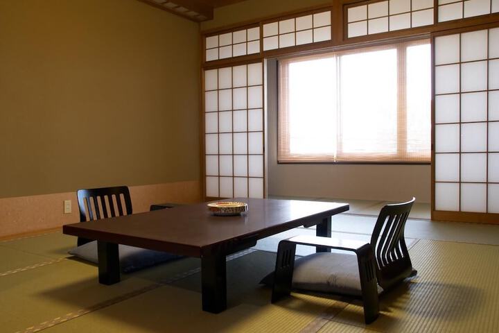 Room 5 of 22