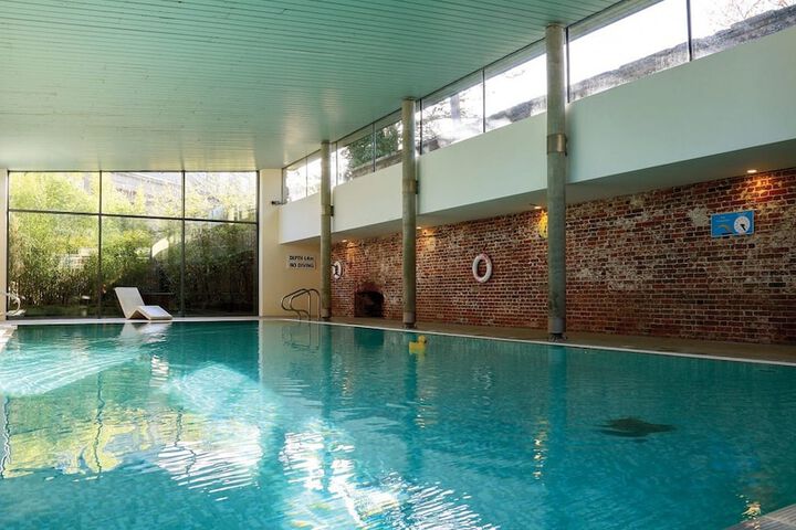 Hotel Pool
