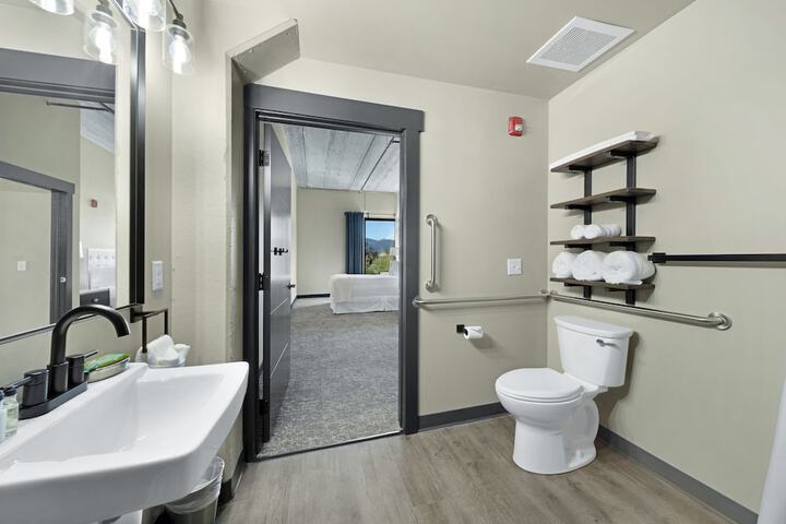 Room 52 of 65