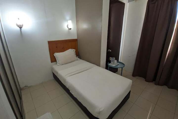 Room 2 of 19