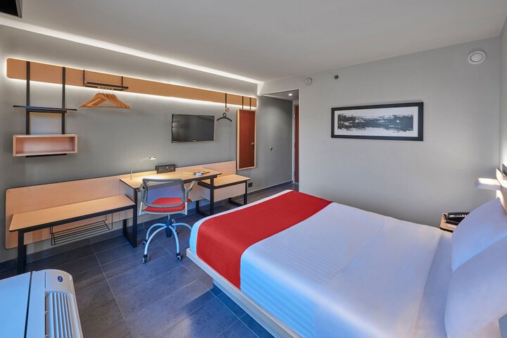 Room 9 of 51