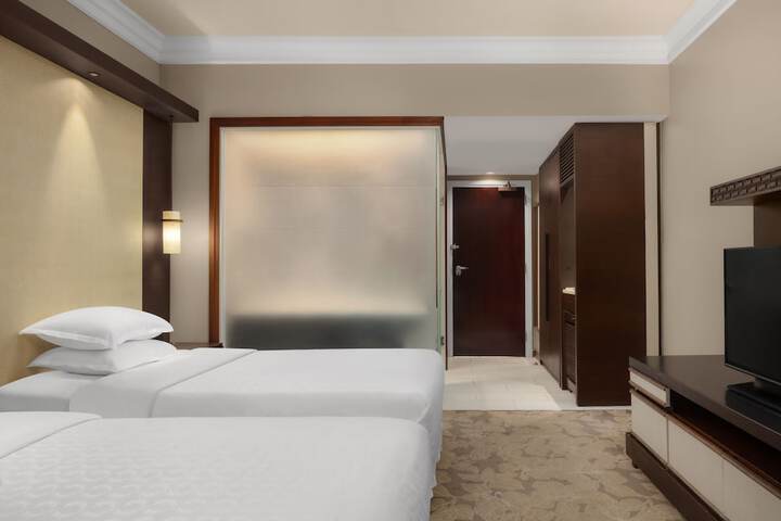 Room 7 of 117