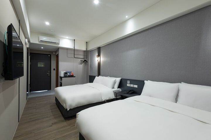 Room 16 of 68