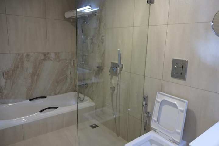 Room 16 of 27