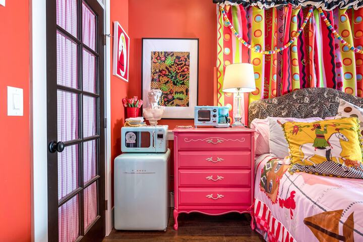 Room 12 of 85