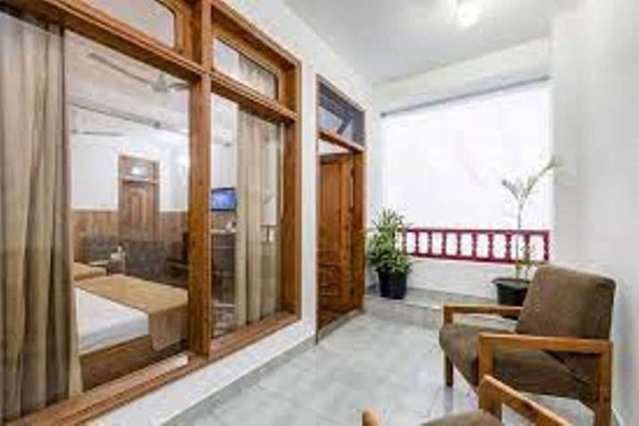 Room 6 of 14