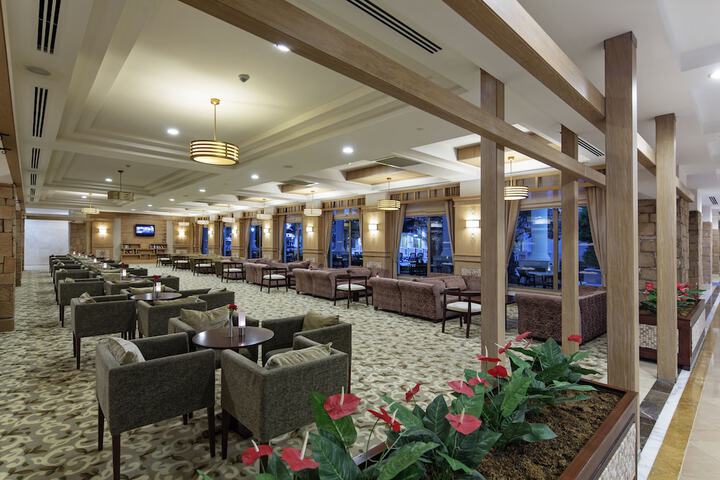 Lounge 124 of 182