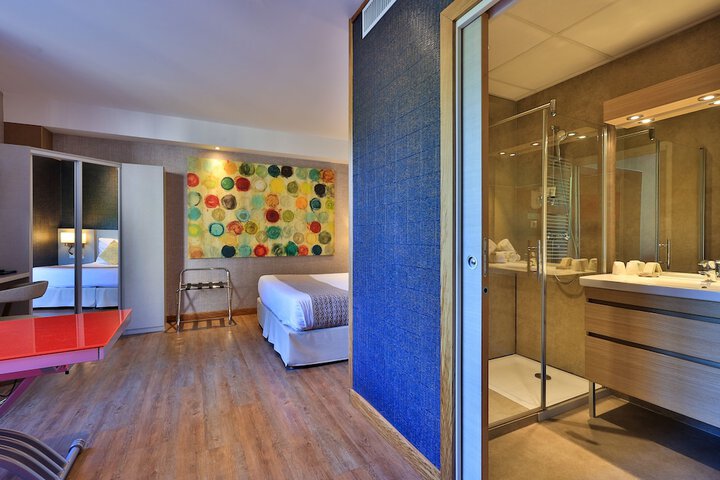 Room 65 of 77