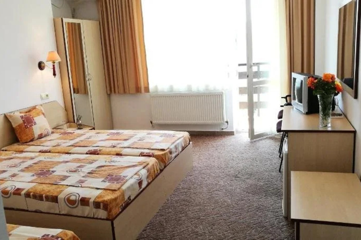 Room 5 of 18
