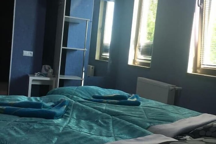Room 17 of 33