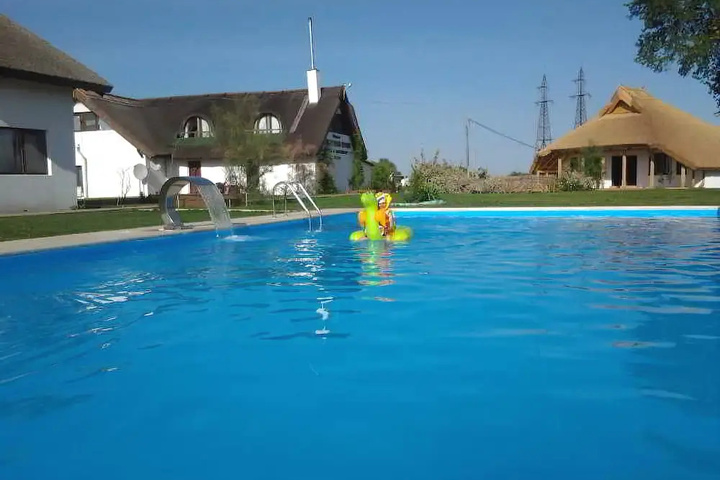 Pool 7 of 10