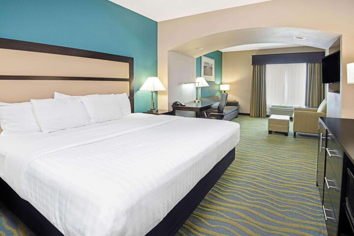 1 King Bed (9 of 23)