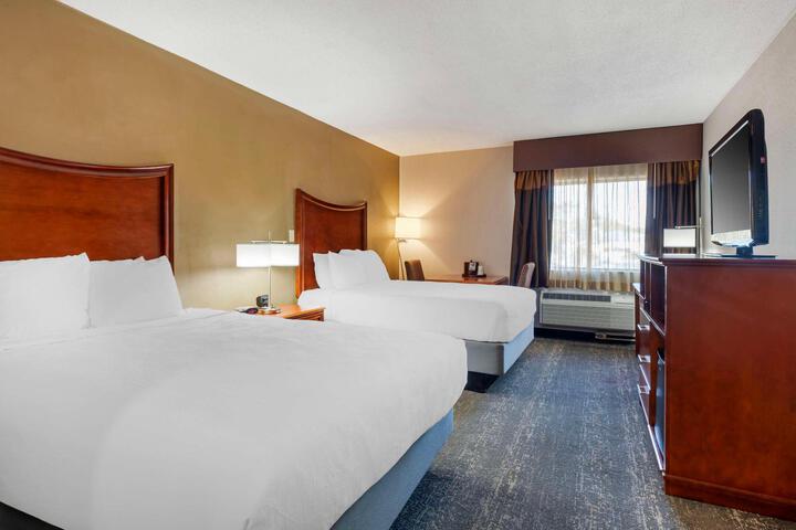 2 Double Beds (3 of 3)