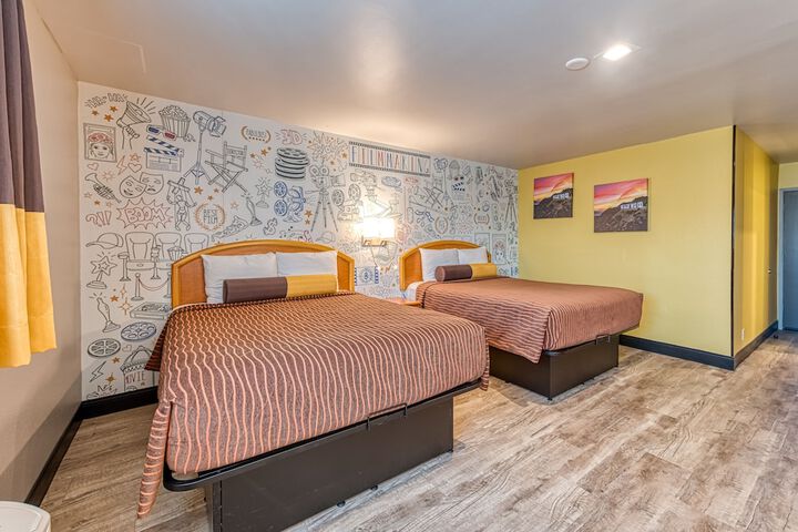 Room 10 of 28