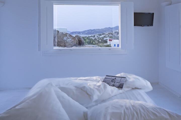 Room 52 of 90