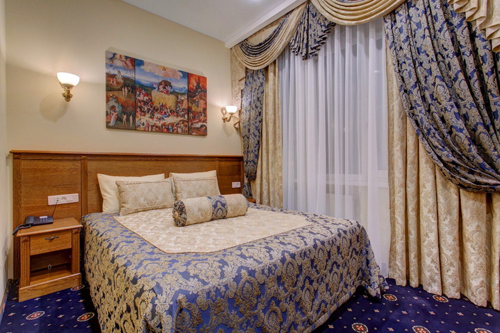 Room 3 of 8