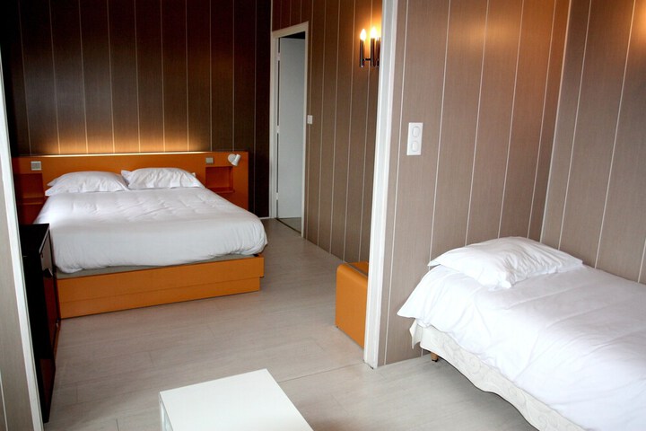 Room 4 of 43