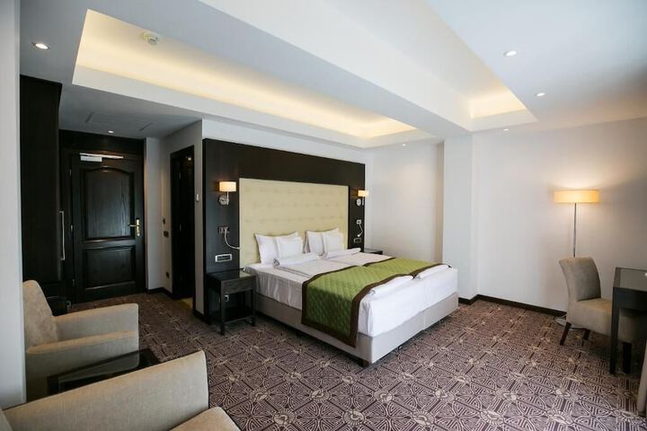 Room 12 of 63