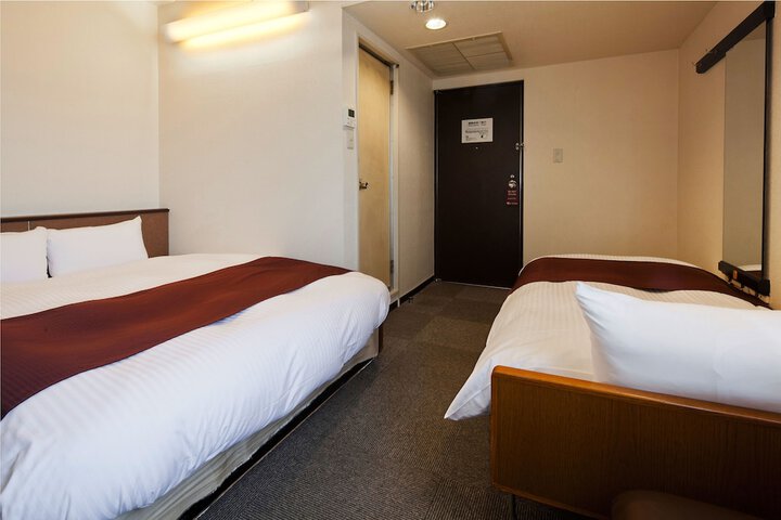 Room 10 of 122