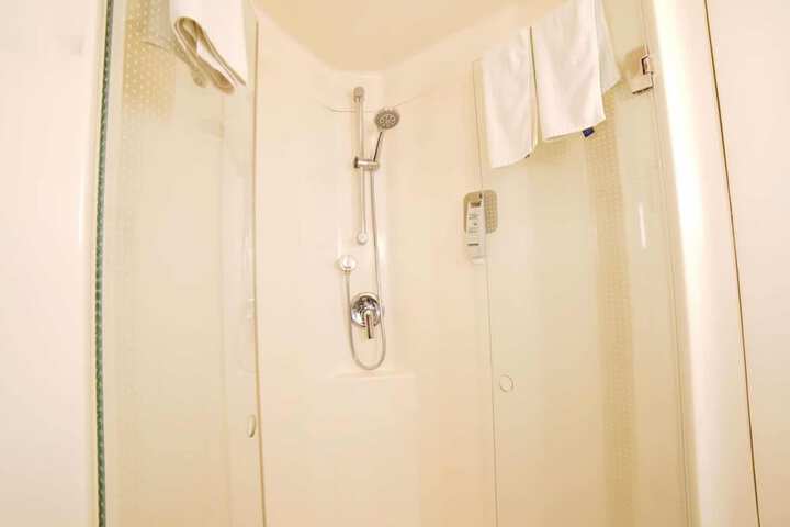 Room 22 of 38