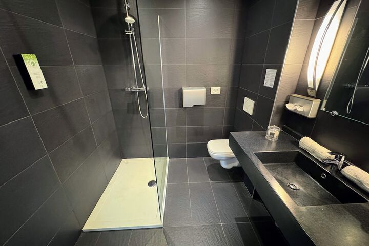Room 25 of 57
