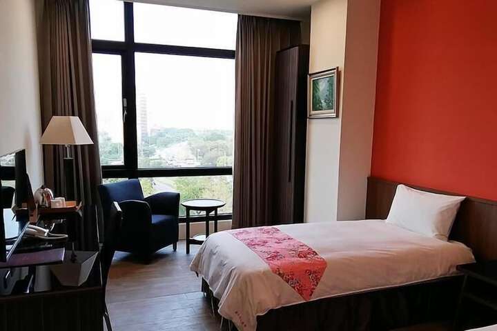 Room 15 of 32